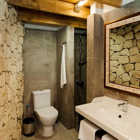 La Pardela Nyaraló *